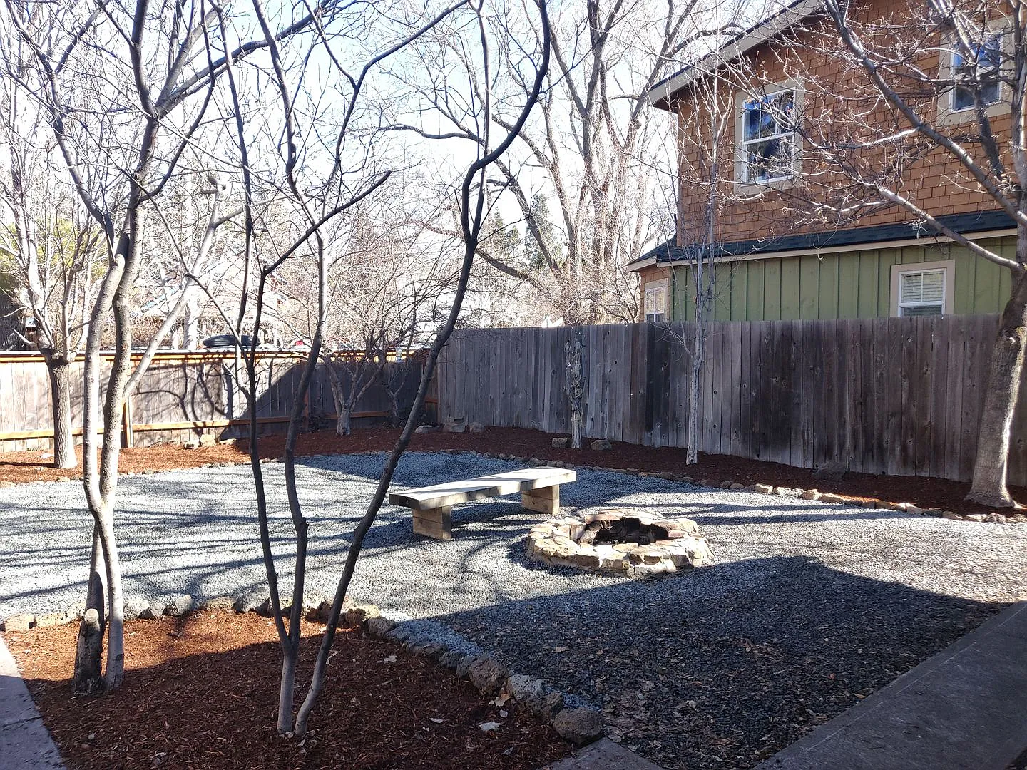 NW Bend 3x2 single-story hidden gem with huge fenced yard! — Photo 3