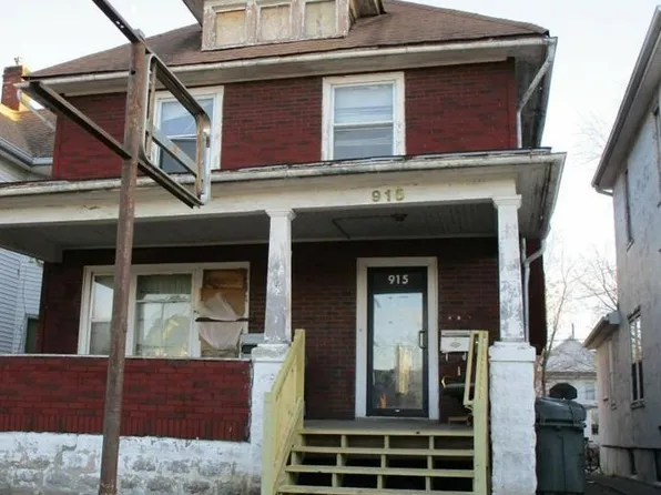 915 W 5th St, Waterloo, IA 50702