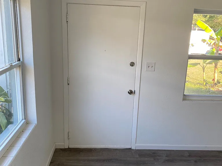 2381 Chaucer St — Photo 19