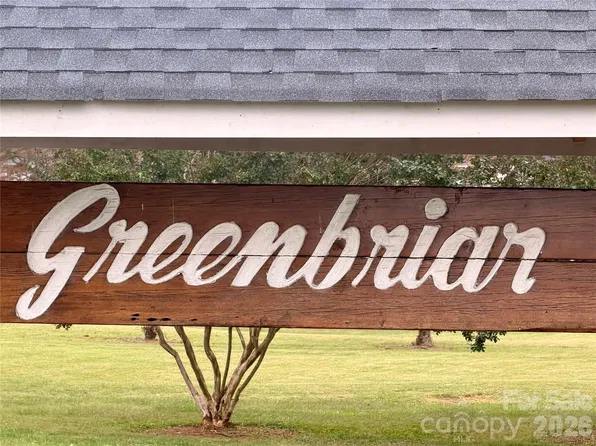 4347 Greenbriar Dr, Hickory, NC 28602