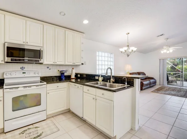 8270 Duomo Circle, Boynton Beach, FL 33472