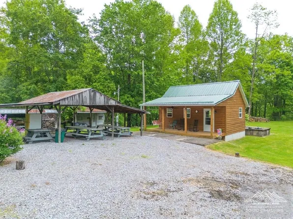88 Angus Rd, Anawalt, WV 24808