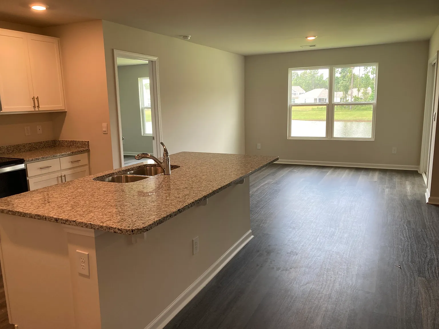 3 bed, 1644 sqft, $2,200 — Photo 2