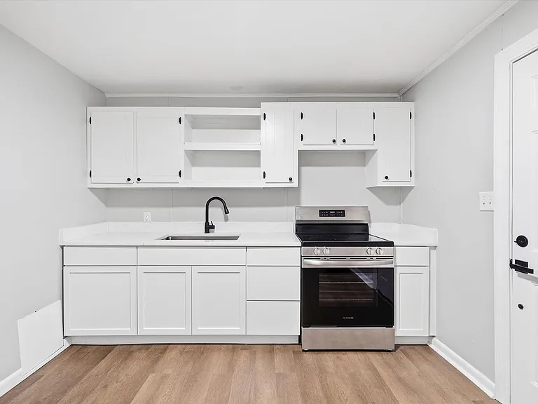 924 W Huntington Ave — Photo 17
