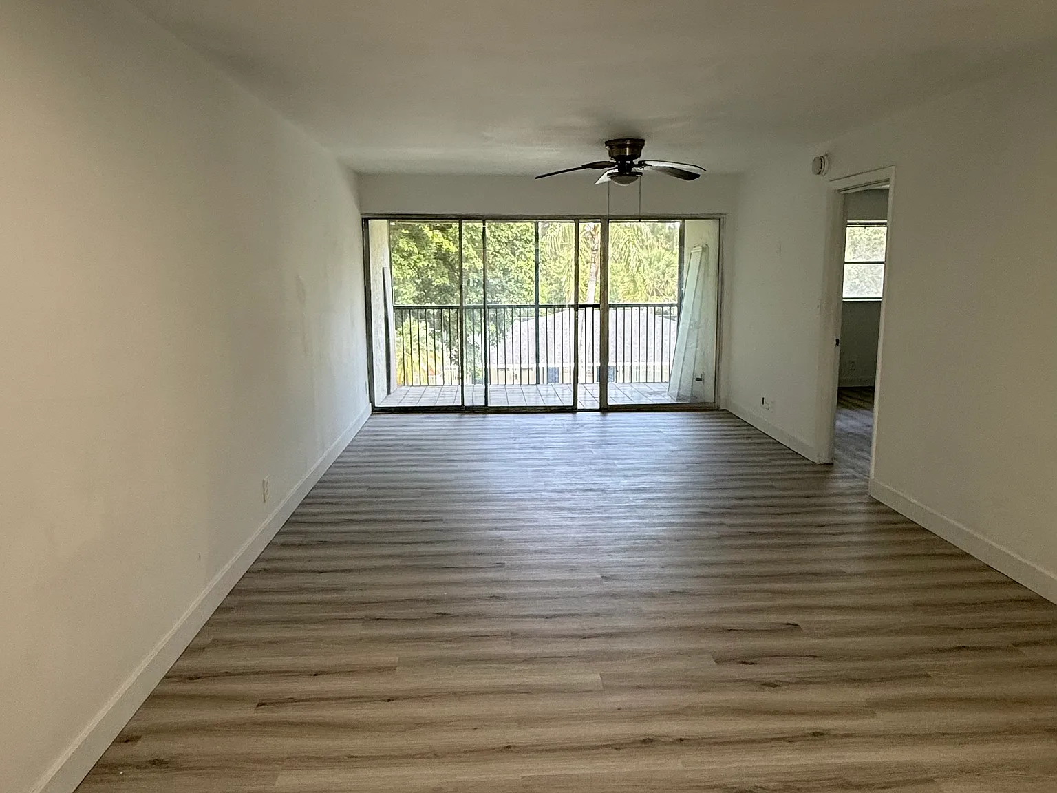 2 bed, 990 sqft, $2,200 — Photo 3