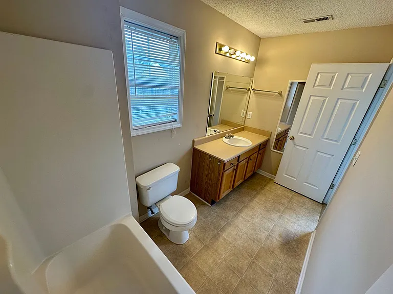 2290 Dartmouth Dr — Photo 7
