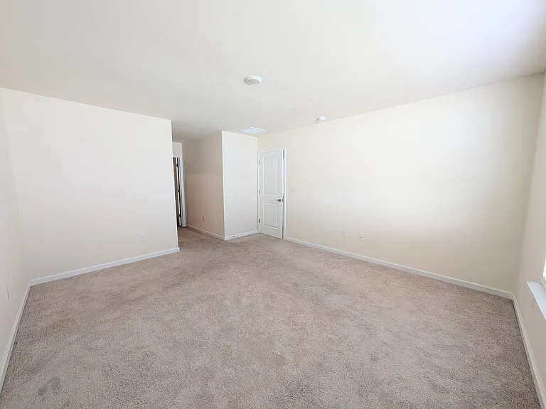869 Twickenham Loop — Photo 11