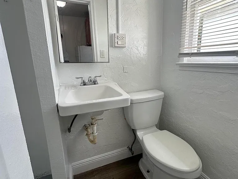 17 Detroit St #8 — Photo 5