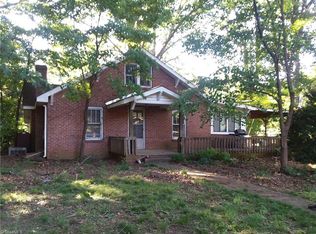 2514 McKnight Mill Rd, Greensboro, NC 27405