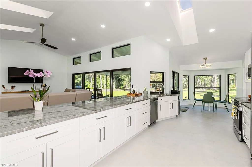 3 bed, 2.0 bath, 2600 sqft, $7,500 — Photo 1