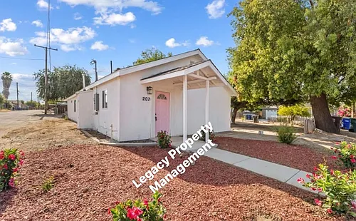207 Pleasant St #A Photo 1