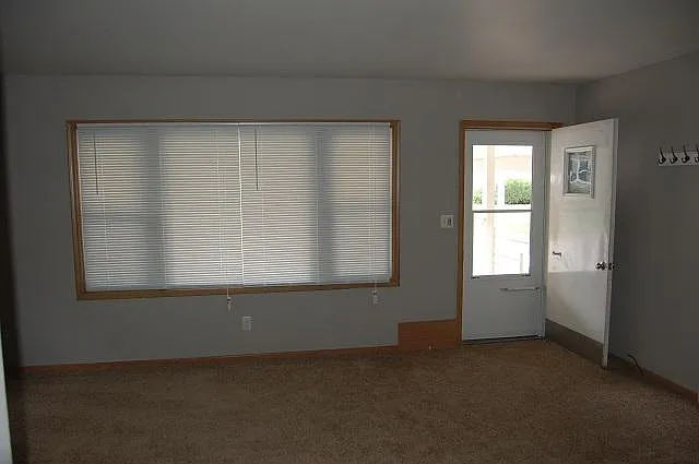 4 bed, 1800 sqft, $3,200 — Photo 2
