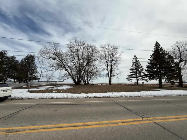 141 W Bay Shore St, Marinette, WI 54143