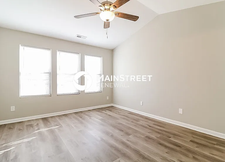 2933 Trassacks Dr — Photo 10