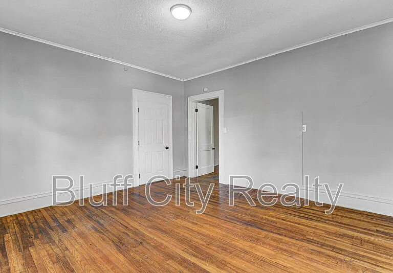 1639 Southern Ave — Photo 14