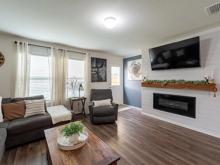 771 Bayonet St — Photo 6