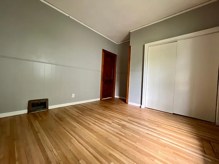 3447 Dupont Ave N — Photo 4