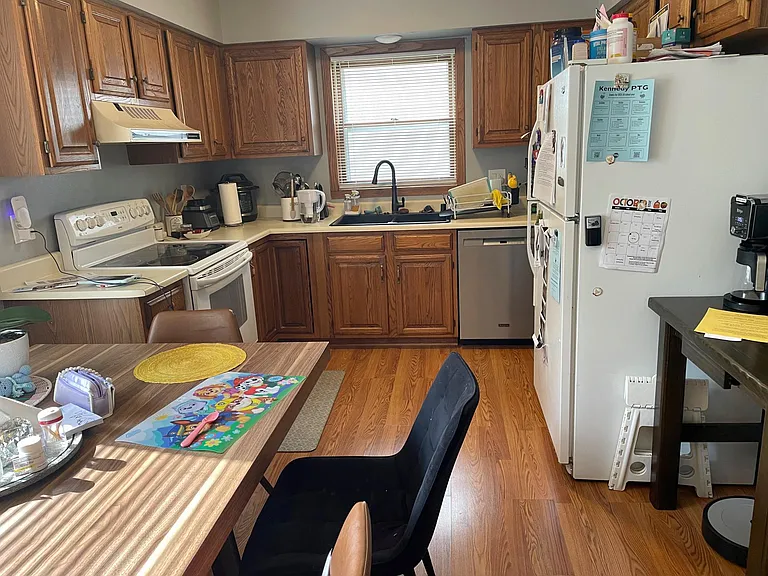525 Maple St — Photo 3