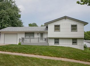 214 Marlou Pkwy, Des Moines, IA 50320