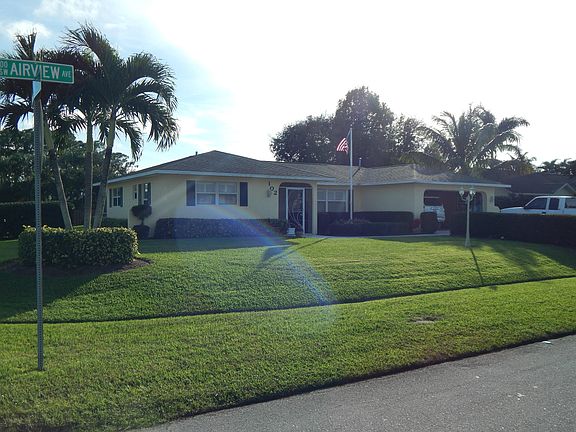 2nd image of 102 SW Airview Avenue