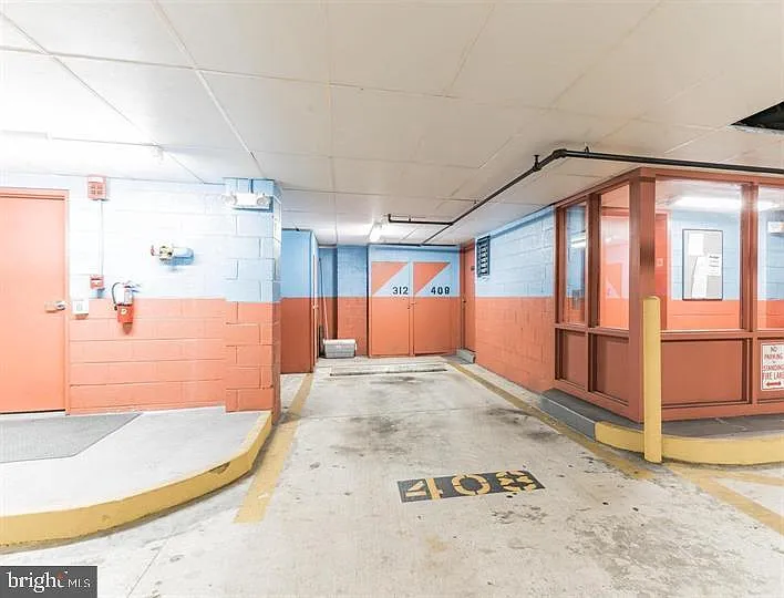 1020 N Stafford St #408 — Photo 11