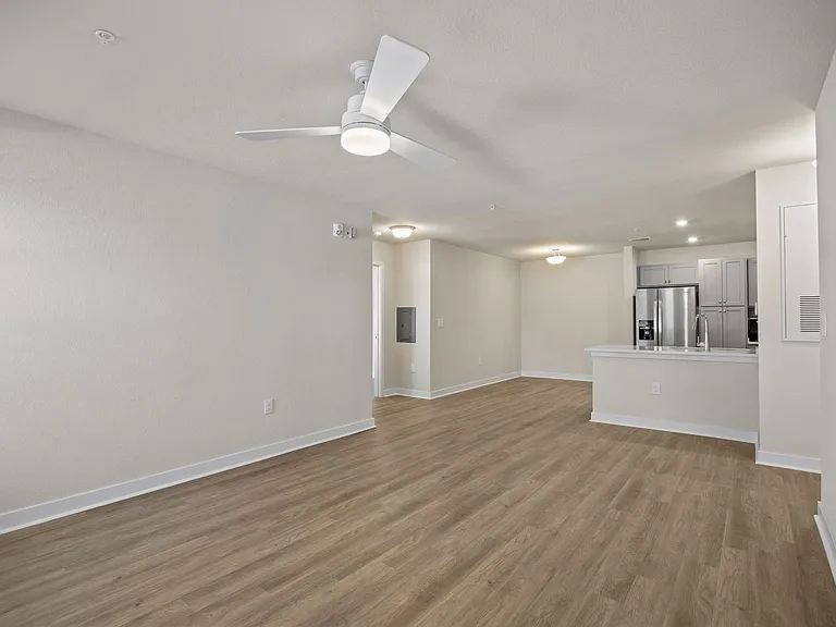 Harbor Village Apartments — Photo 38