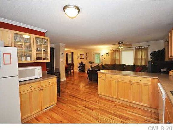 2nd image of 1351 Lucy Dr