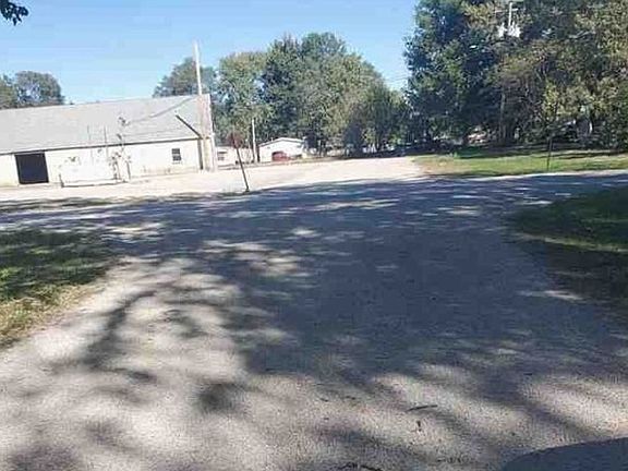 Exterior Neighborhood (street photo)