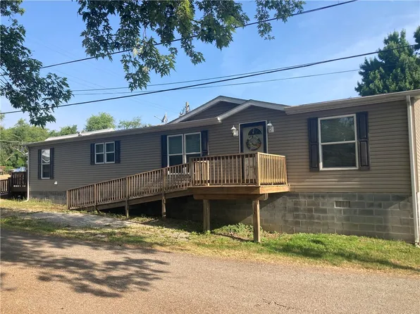 421 1st St, Allison, PA 15413