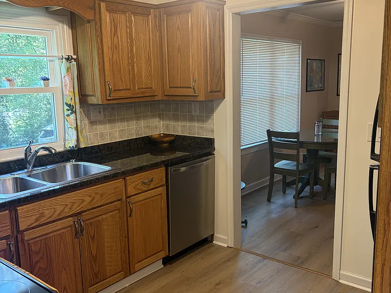 2614 Berkley Dr — Photo 10