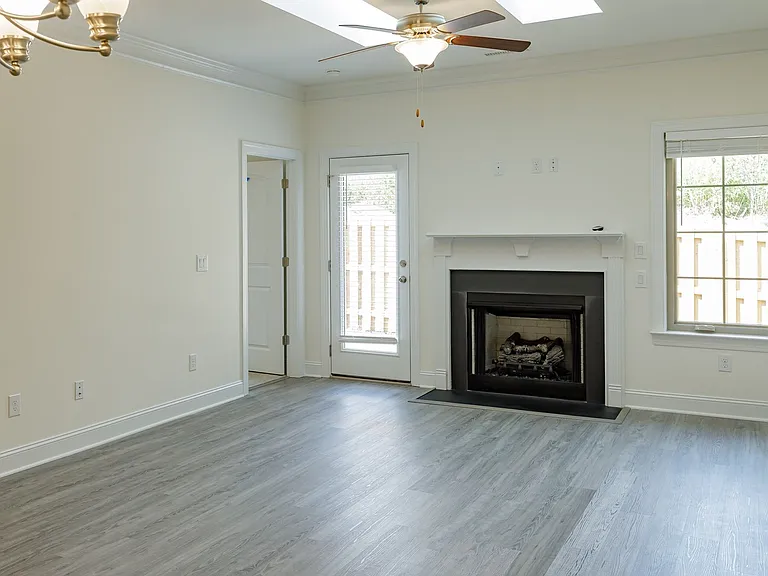 4331 Holstein Dr — Photo 19