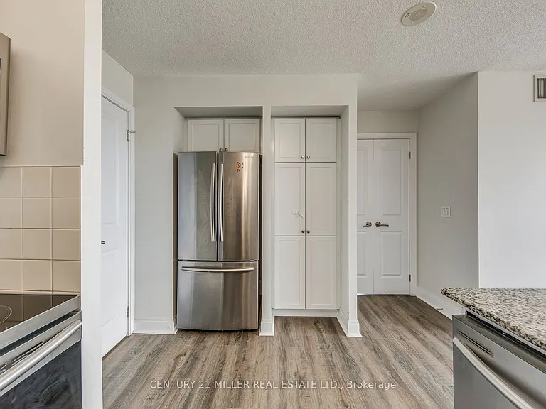 125 Village Green Sq #3803 — Photo 19