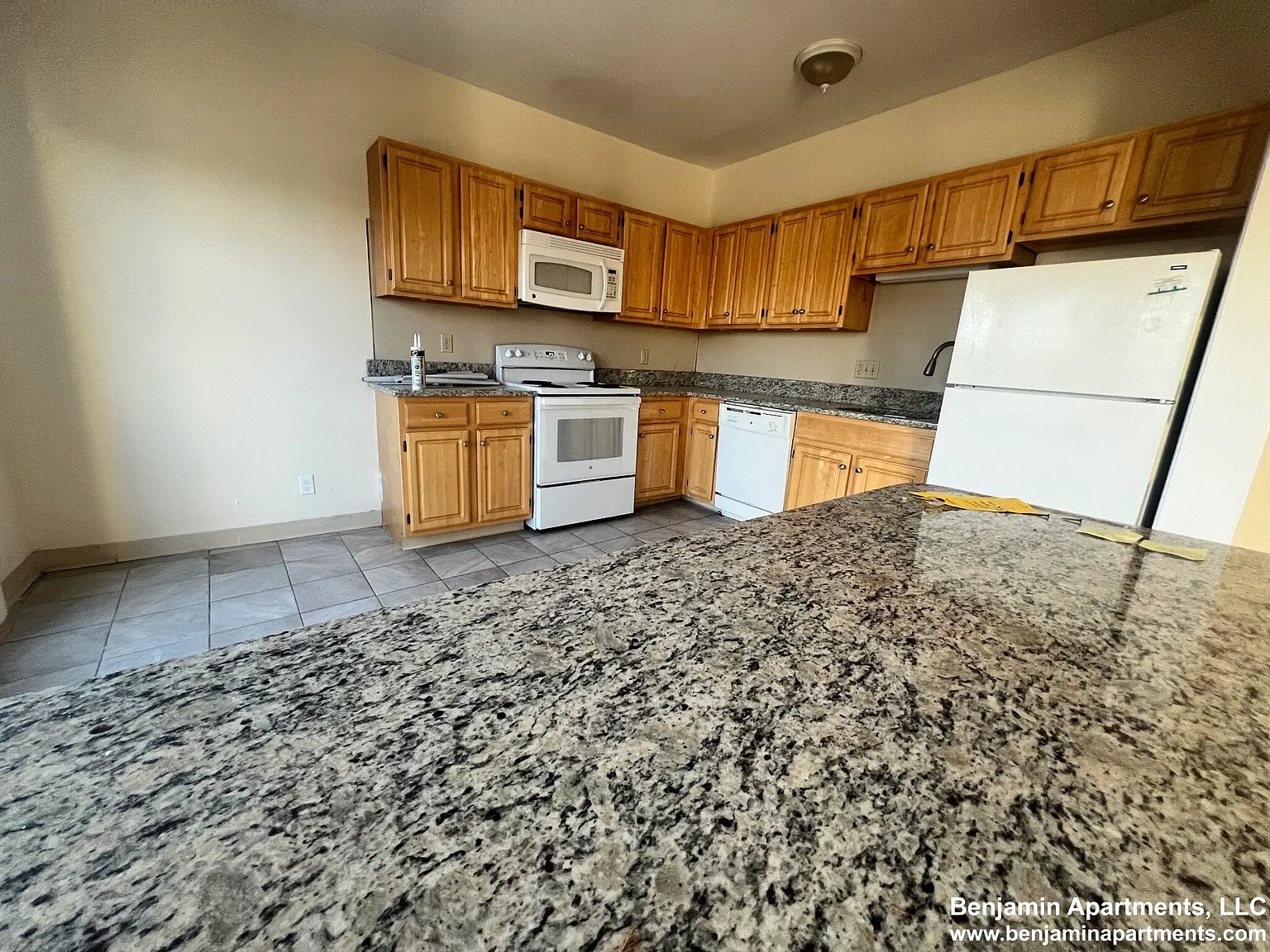 3 bed, 1.5 bath, 999 sqft, $3,900 — Photo 3