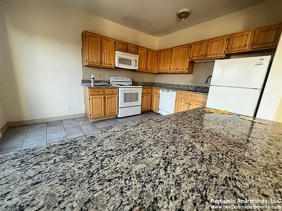 3rd image of 1137 Commonwealth Ave #9