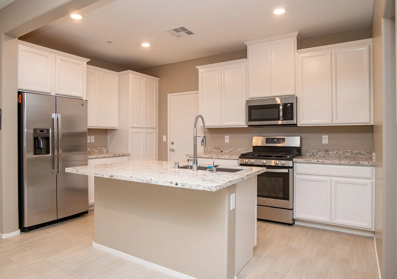 Great Townhome 3/2 in Santa Rosa Community in Summerlin — Photo 3