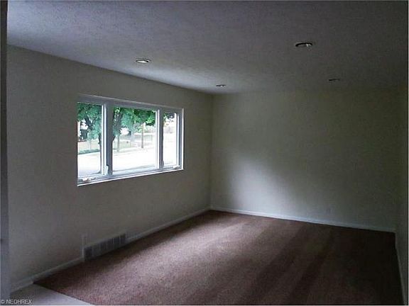 2nd image of 816 Minota Ave