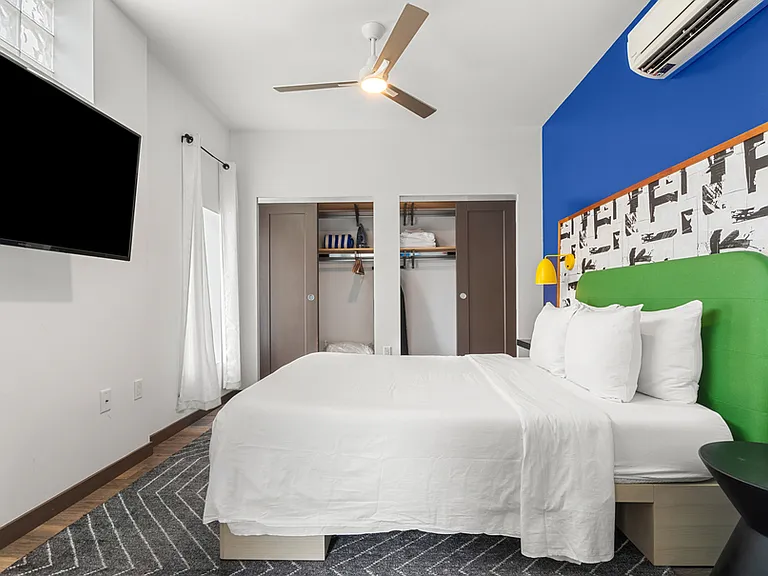 Exhibit A2 Apartments — Photo 16