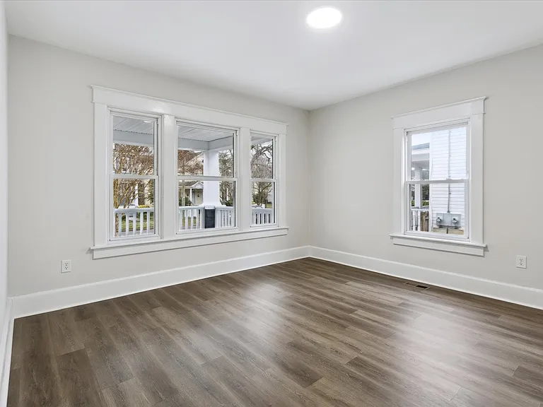 1307 Holly Ave — Photo 3