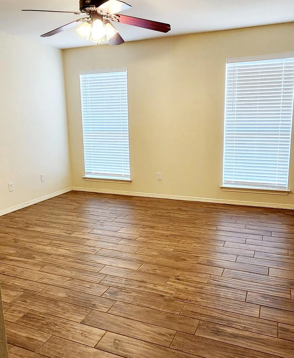 Penny Ln, Burleson — Photo 1