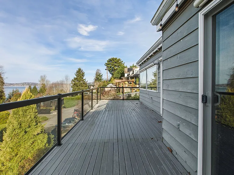 1058 California Ln SW — Photo 35