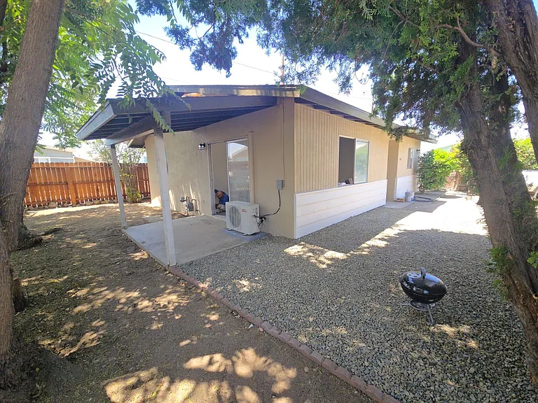 344 E 6th St — Photo 2