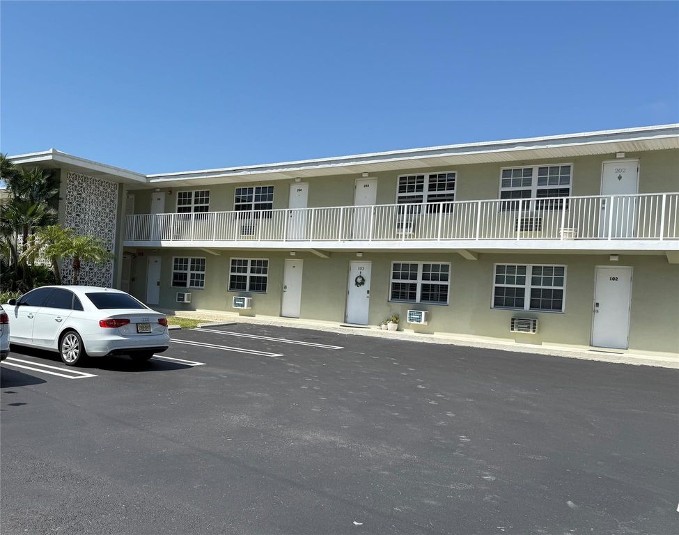 1105 S Riverside Drive #205, photo 5