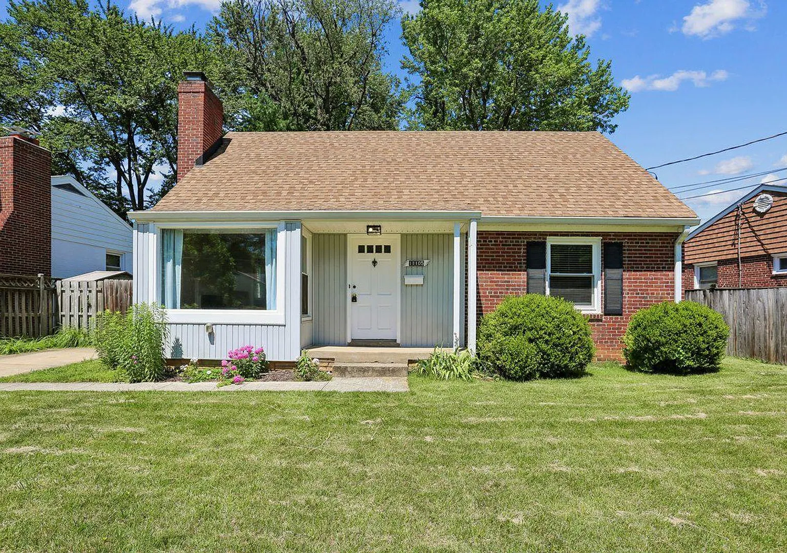 Make this charming Cape Cod your next home! — Photo 1