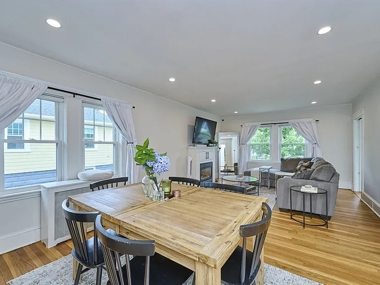 41 Lynde Ave — Photo 8