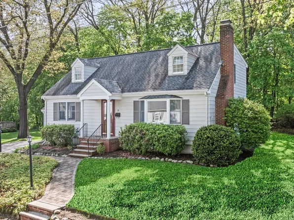 9 Swansea Rd, Wakefield, MA 01880