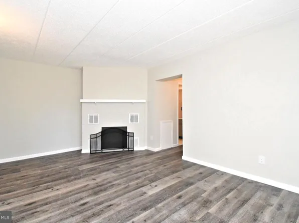 613 Washington Pl #13, Wayne, PA 19087