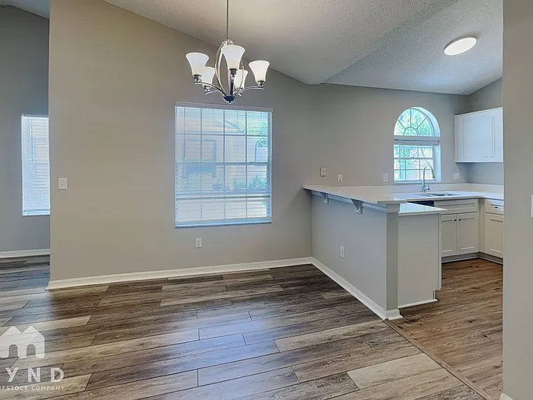 1729 Chatham Cir — Photo 3