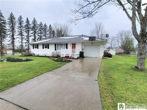 28 Laurie Ln, Jamestown, NY 14701