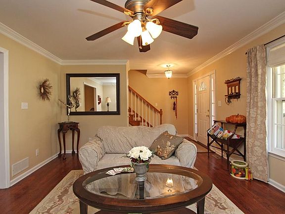 4th image of 3871 Strawberry Path NW