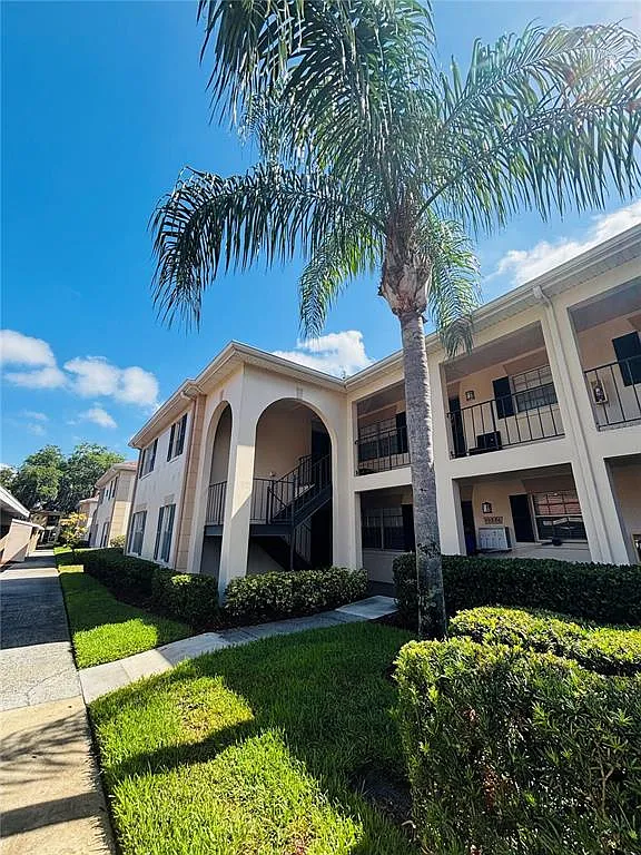 2 bed, 2.0 bath, 1031 sqft, $2,000 — Photo 1